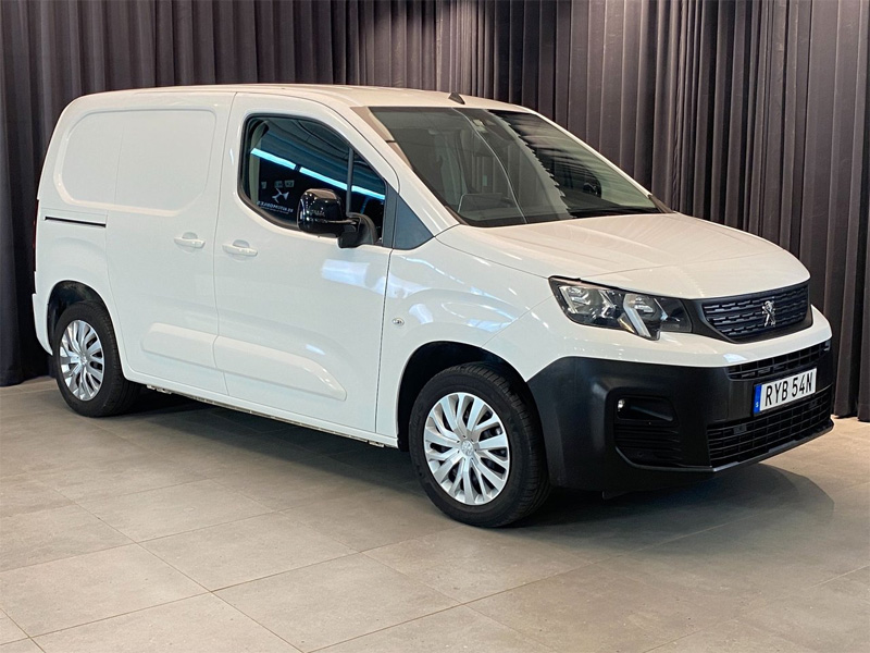 Två vita Mitsubishi Space Star, en vit Peugeot Partner och en vit Suzuki Swift stulna vid inbrott i Örebro