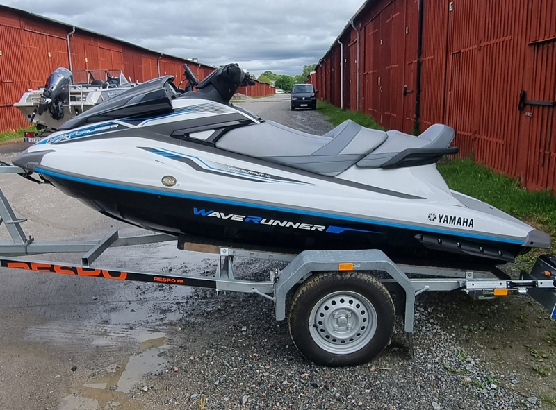 Dubbelstöld av Yamaha Waverunner VX Cruiser i Enköping