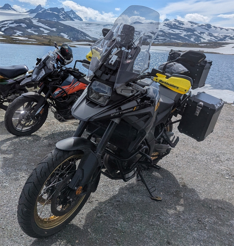 Svart Suzuki DL 1050 XT V-Strom stulen i Halmstad