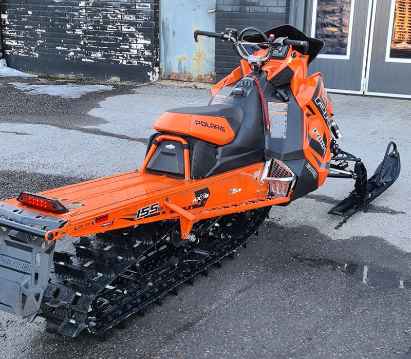 Släp lastat med två snöskotrar, Polaris 800 PRO RMK 155 stulet i Järbo nordväst om Sandviken