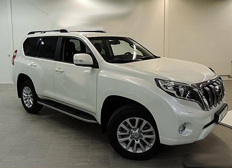 Vit Toyota Land Cruiser Prado stulen i Viggbyholm, Täby norr om Stockholm