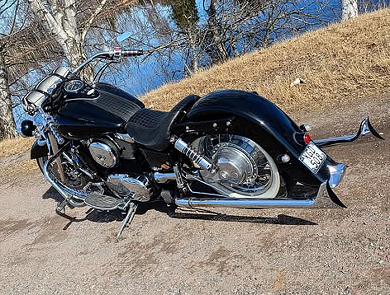 Svart Kawasaki VN1500 stulen i Borlänge