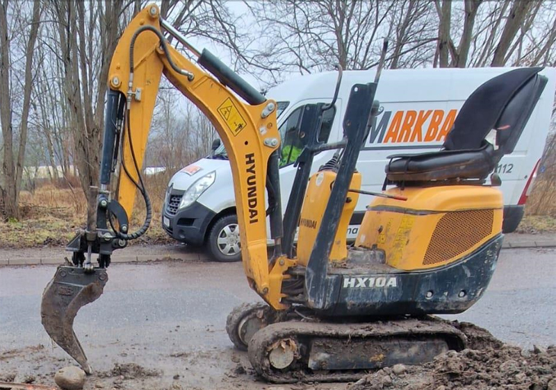 Gul minigrävare Hyundai HX10A stulen i Stenkullen öster om Göteborg