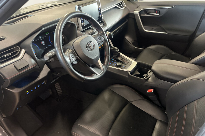 Grå Toyota RAV4 Plug in Hybrid AWD "Style" stulen i Täby norr om Stockholm