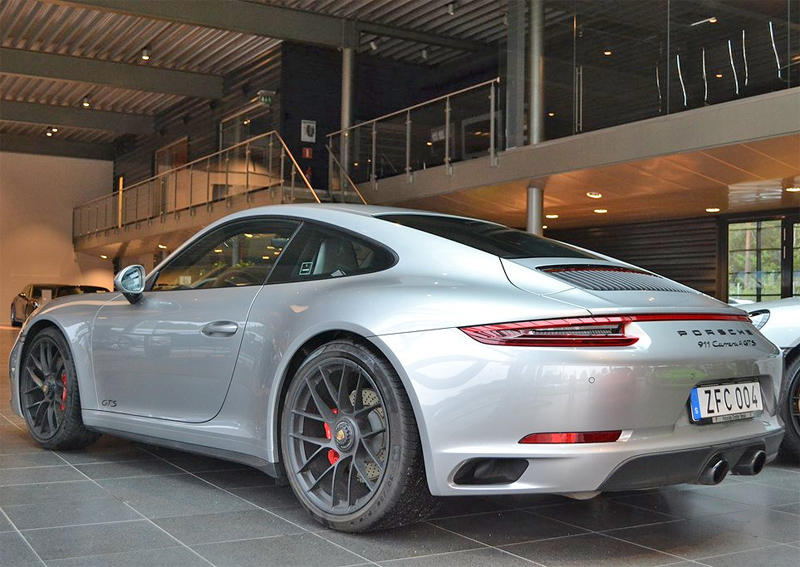 Silvermetallic Porsche 911/ 991 Carrera 4 GTS stulen i Göteborg