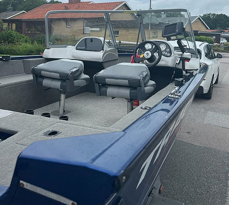 TRACKER Pro Guide V16 WT med 100Hk Mercury stulen på trailer i Saltsjö Boo, Stockholm