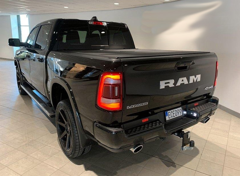 Svart Dodge RAM 1500 Crew Cab stulen i Nässjö