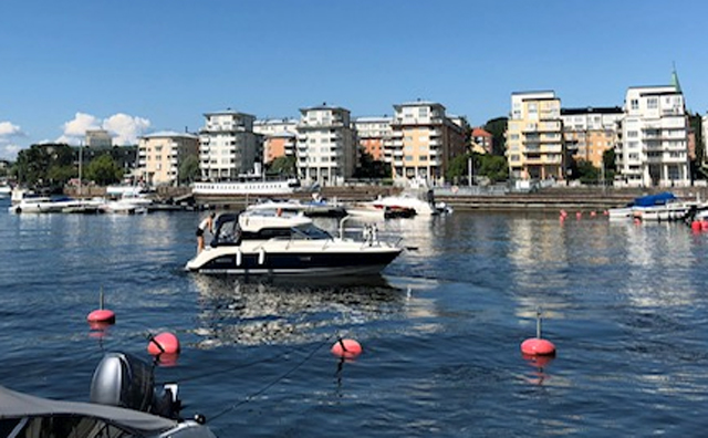 Aquador 23 HT stulen på Bullandö Marina öster om Stockholm