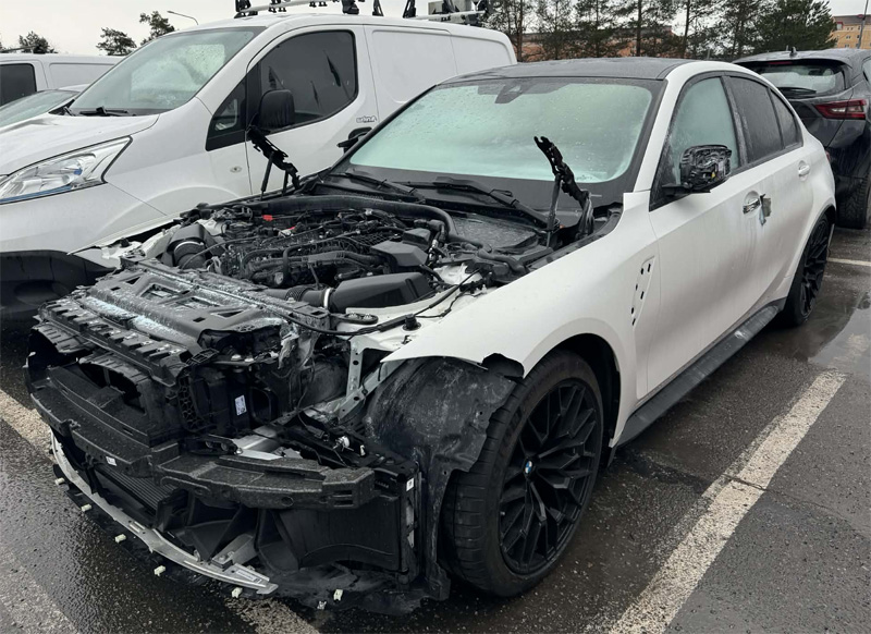 Vit BMW M3 CS slaktad på söder i Stockholm