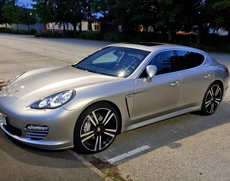 Silvermetallic Porsche Panamera 4S stulen i Rosengård, Malmö