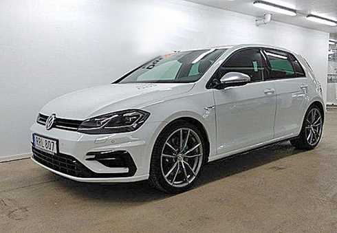 Vit Volkswagen Golf R stulen efter inbrott i Bromma, Stockholm