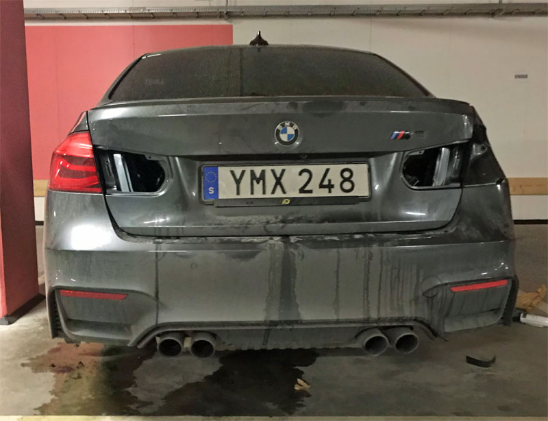 Gråmetallic BMW M3 Competition slaktad på Kvarnholmen, Nacka utanför Stockholm