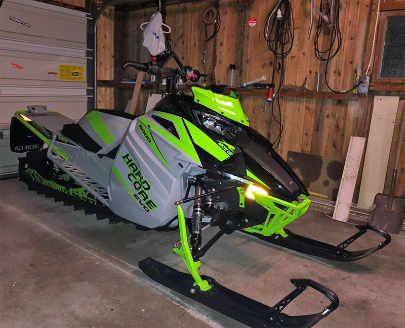 Två snöskotrar Arctic Cat M8000 Hardcore stulna i Sandviken