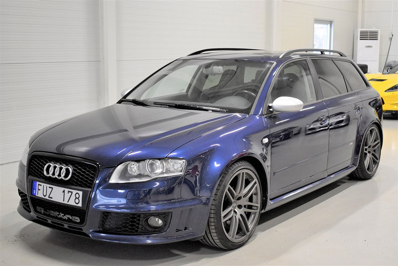 Blåmetallic Audi RS4 Avant stulen/ rån Upplands Väsby norr om Stockholm