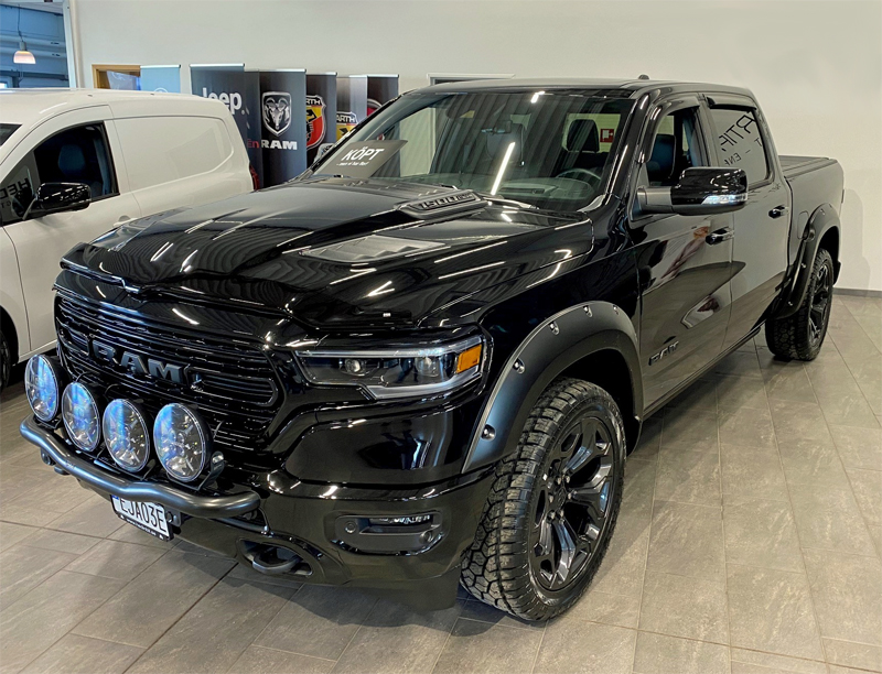Svart RAM 1500 Crew Cab Limited Night Edition stulen i Ängelholm