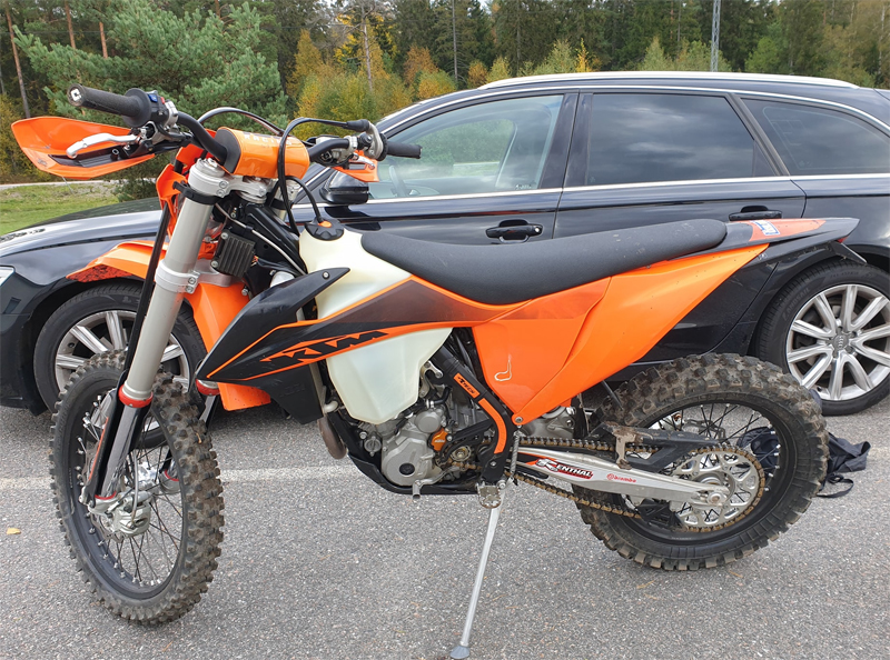 KTM 350 EXC-F och KTM 300 EXC stulna i Vallentuna norr om Stockholm