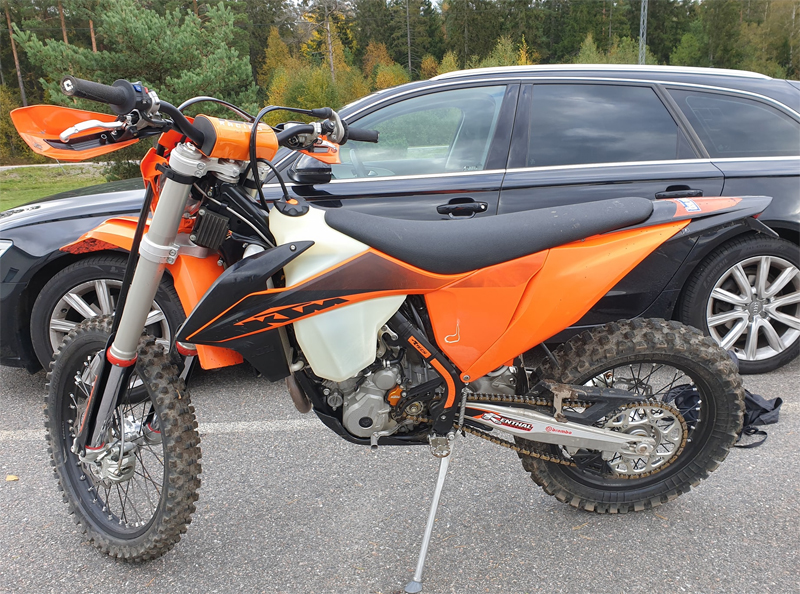 KTM 350 EXC-F och KTM 300 EXC stulna i Vallentuna norr om Stockholm