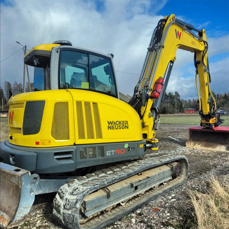 Gul bandburen grävmaskin Wacker Neuson ET90 stulen i Frövi norr om Örebro
