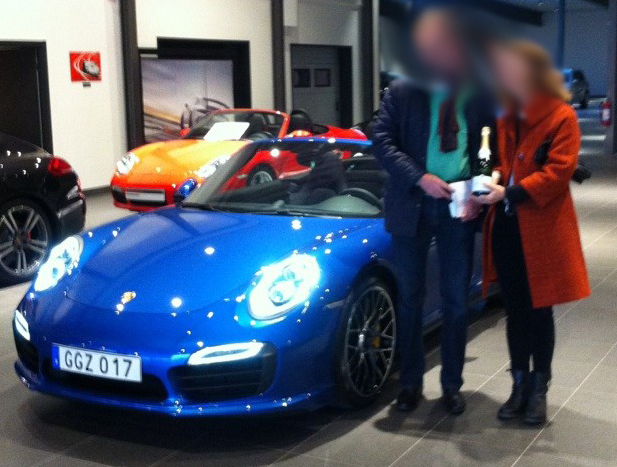 Blå Porsche 991 Turbo S Cabrio stulen i Halmstad