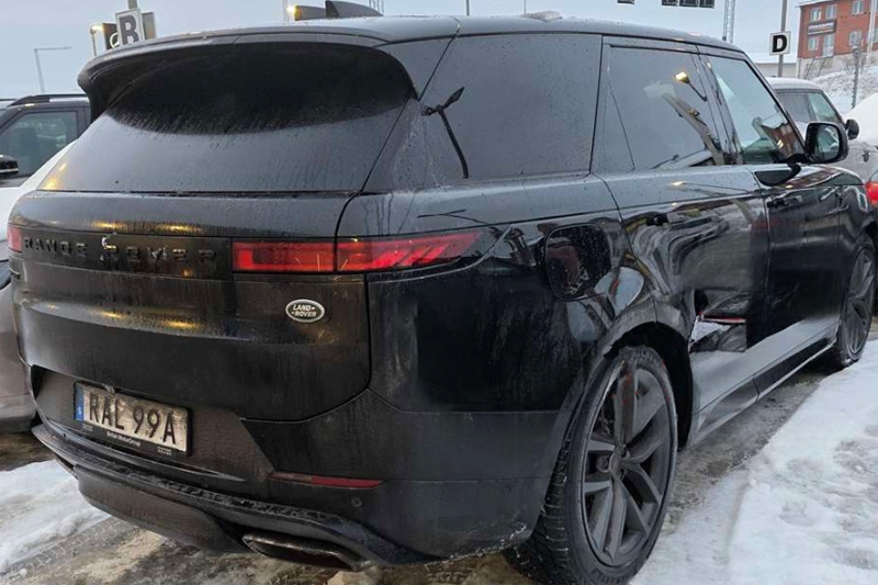 Svart Land Rover Range Rover Sport P510e Autobiography stulen i Bromma, Stockholm