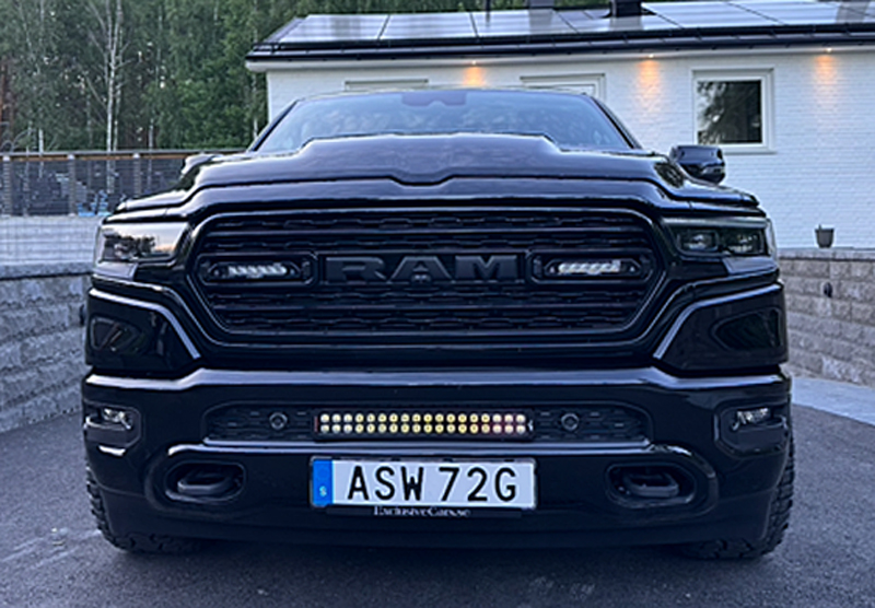 Svart RAM 1500 Crew Cab Limited stulen i Markim norr om Vallentuna