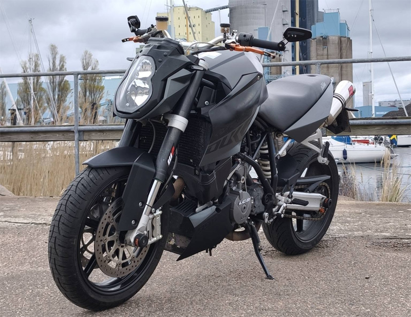 Svart KTM 990 Superduke stulen i Halmstad