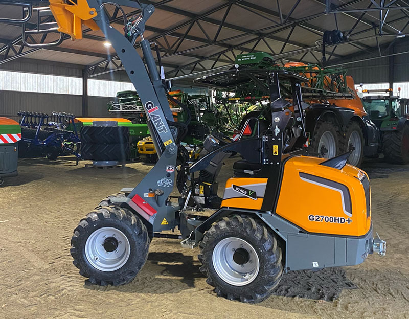 Kompaktlastare Giant 2700HD+ och röd fyrhjuling Honda Rancher stulna i Vinslöv sydost om Hässleholm