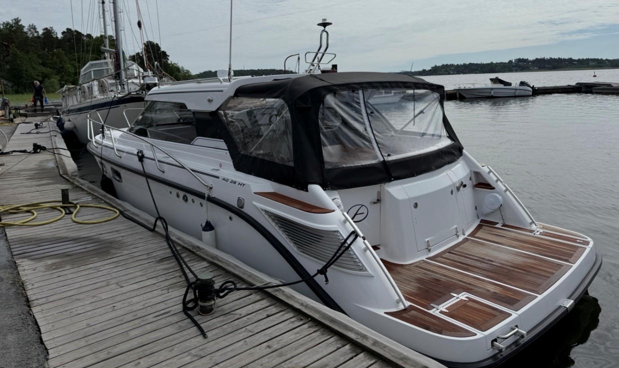 Aquador 28 HT stulen vid Slagsta Marina i Stockholm