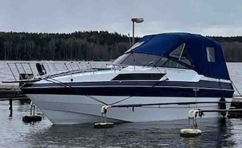 Century 275 Meridian stulen på trailer i Bromma, Stockholm