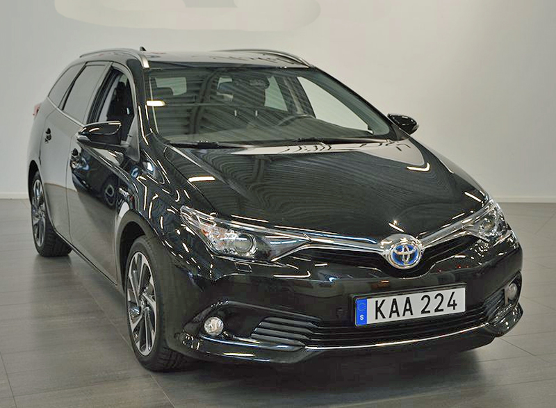 Svart Toyota Auris Touring Sports Hybrid stulen i Upplands Väsby norr om Stockholm