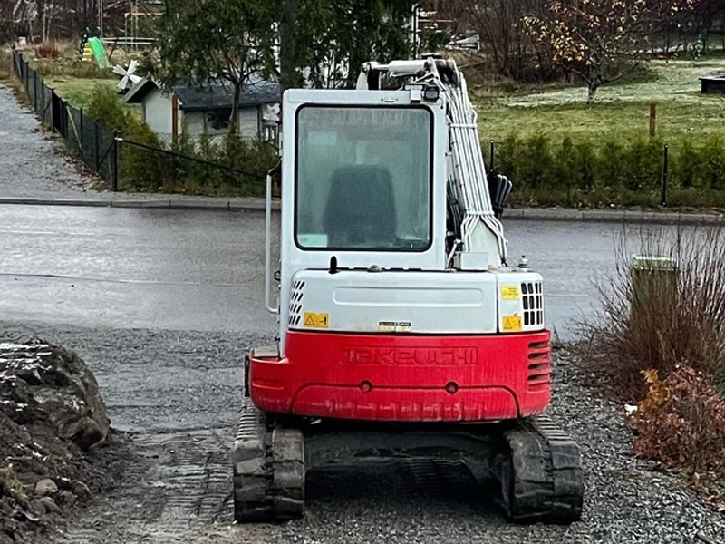 Bandburen grävmaskin Takeuchi TB153 stulen i Skärholmen, Stockholm