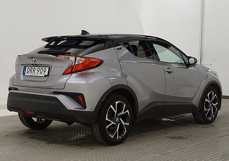 Grå metallic Toyota C-HR stulen i Märsta