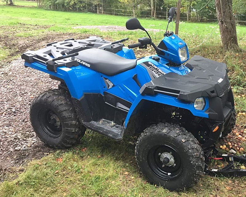 Blå fyrhjuling Polaris Sportsman 570 EPS stulen i Karlstad