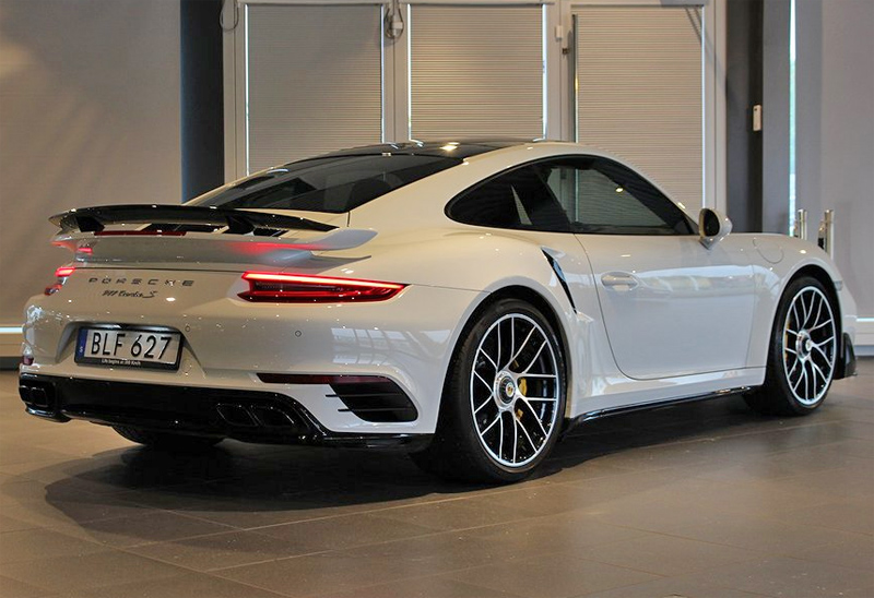 Vit Porsche 911/ 991 Turbo S stulen i Stenungsund
