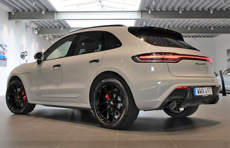 Grå Porsche Macan GTS stulen i Danderyd norr om Stockholm