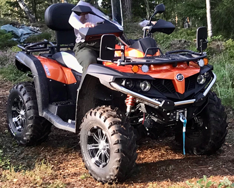 Orange fyrhjuling CF Moto CForce 500 ATR stulen strax norr om Gråbo