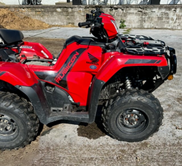 Röd fyrhjuling Honda Rubicon 520 stulen I Ängelholm
