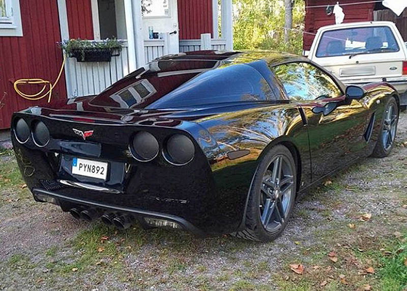 Svart Chevrolet Corvette C6 stulen i Skyttorp norr om Uppsala