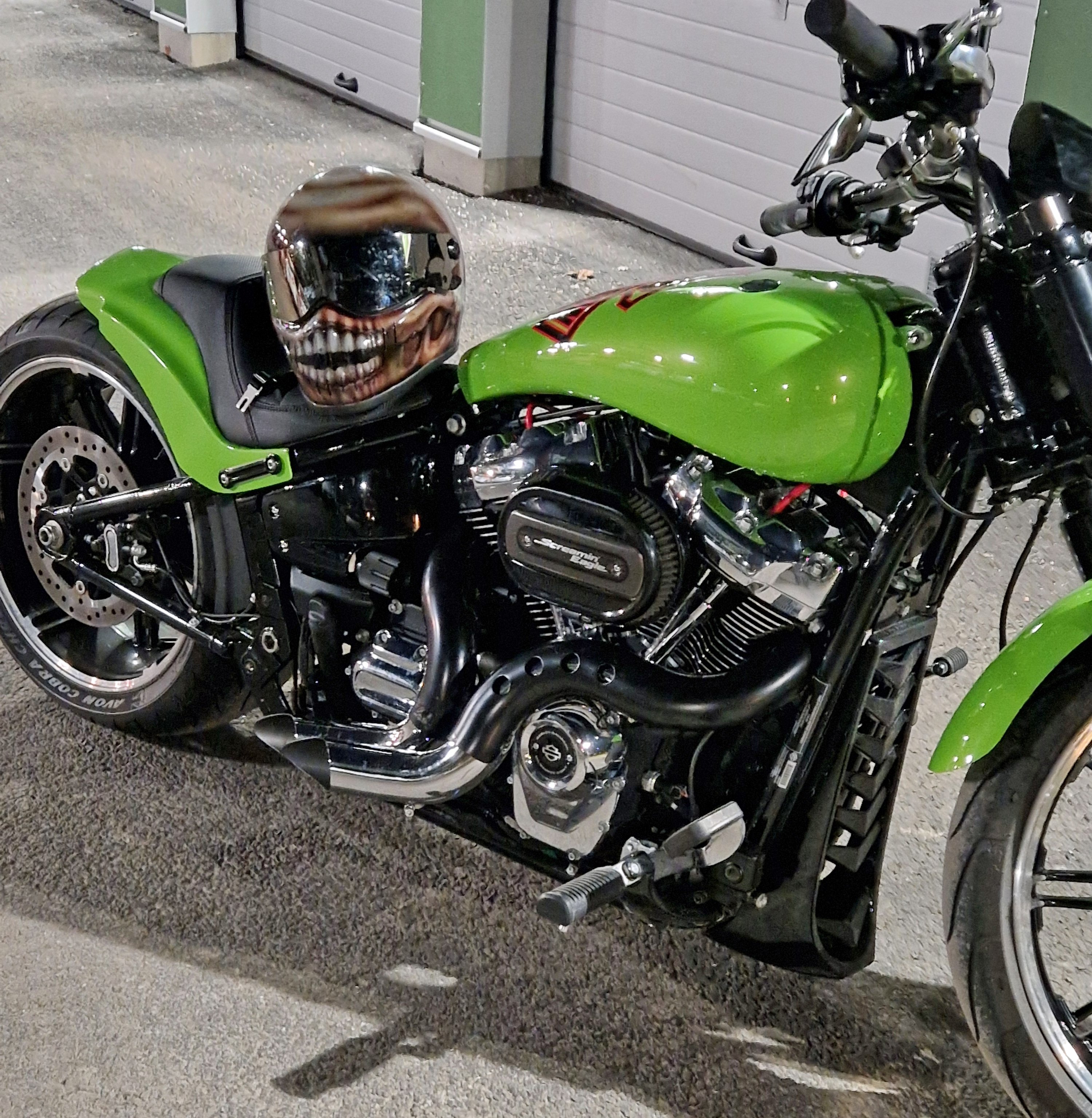 Harley Davidson Breakout 114 stulen i Jordbro söder om Stockholm