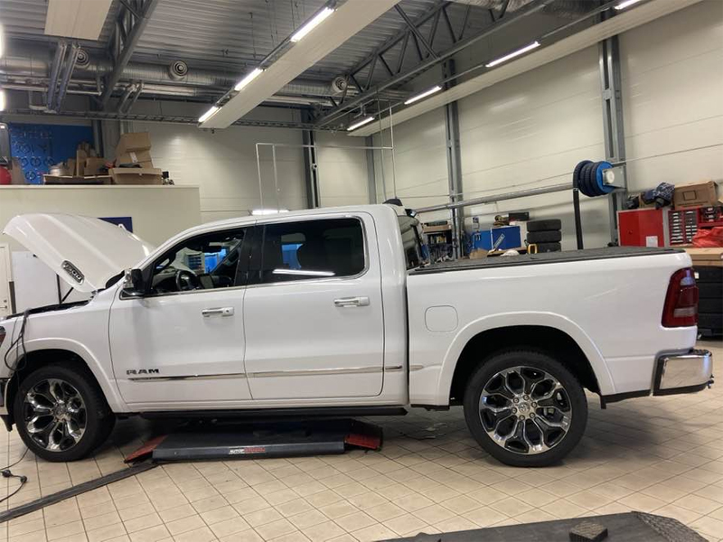 Vit RAM 1500 Crew Cab Limited stulen i Mellbystrand utanför Laholm