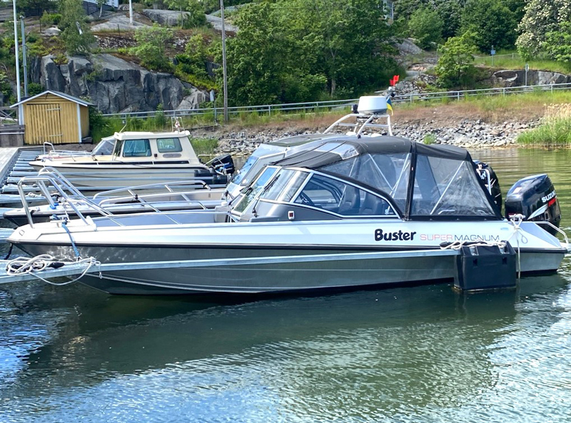 Buster Super Magnum med 300 HK Suzuki stulen i Tungelsta, Stockholm