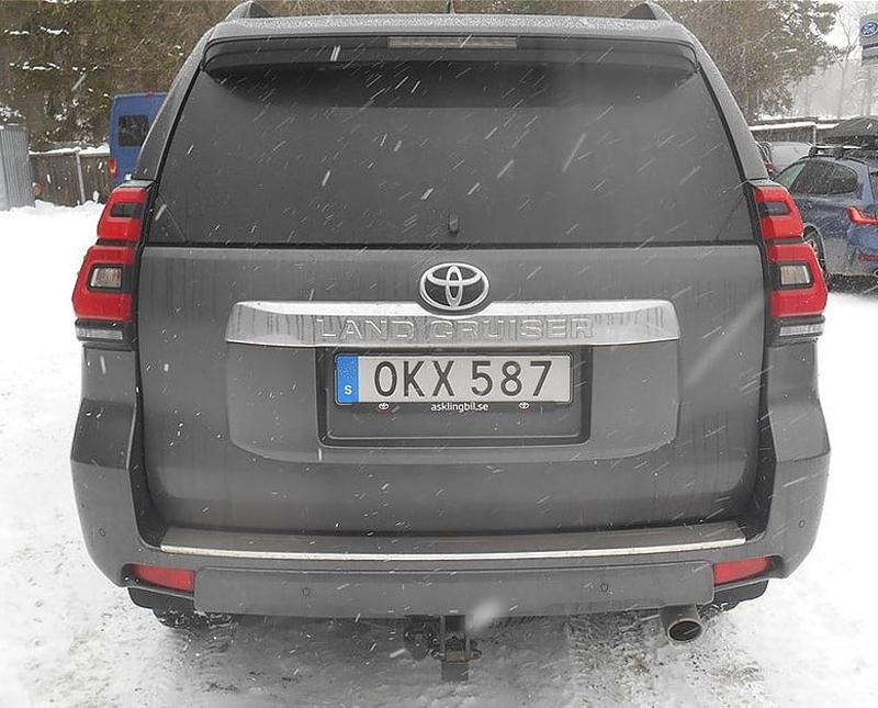 Mörkgrå metallic Toyota Land Cruiser stulen på Lidingö