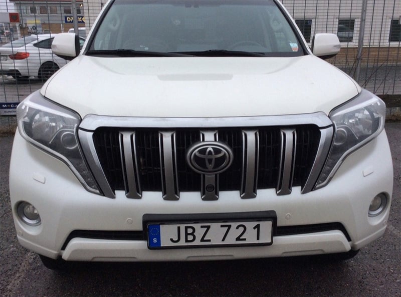 Vit Toyota Land Cruiser Prado stulen i Viggbyholm, Täby norr om Stockholm