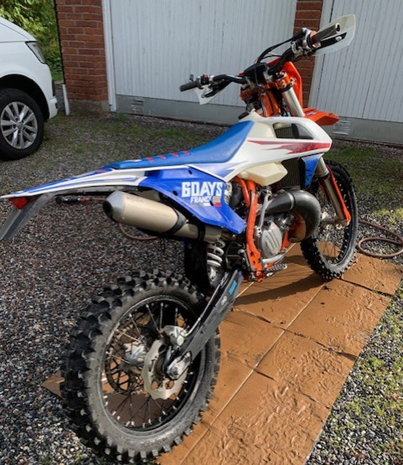 KTM 250 EXC Six Days stulen i Åkersberga