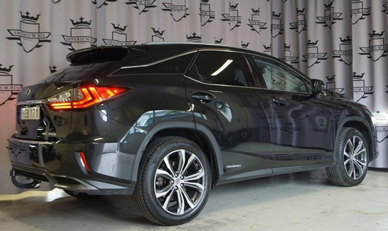 Svart Lexus RX 450H Executive stulen i Vällingby väster om Stockholm
