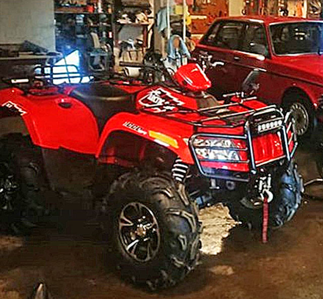 Röd Arctic Cat 1000 XT stulen i Stavre norr om Gällö längs med E14 i Jämtland
