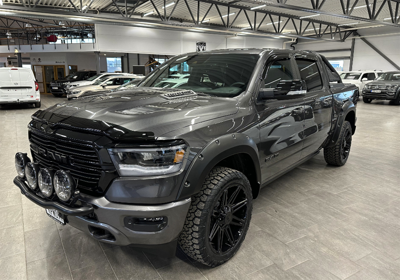 Grå RAM 1500 Crew Cab Laramie stulen i Osby