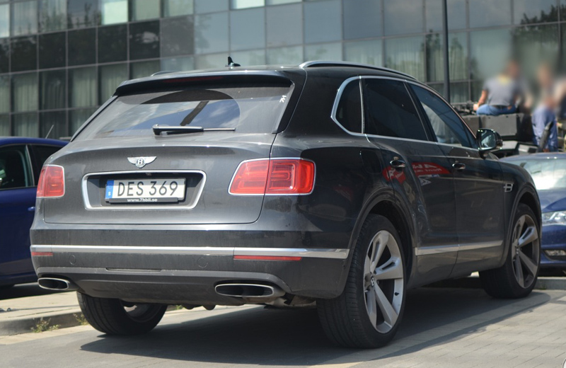 Black Swedish registred Bentley Bentayga stulen/ stolen/ skradziony/ geklaut/ in Warsaw, Poland