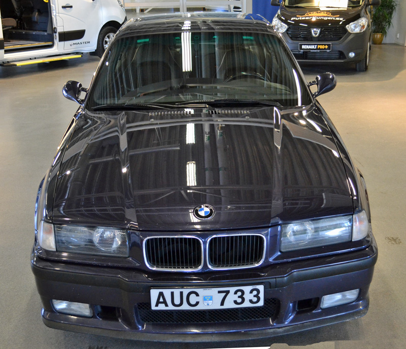 Blåmetallic BMW M3 (E36) stulen och Porsche 991 GT3 slaktad i Sundbyberg, Stockholm
