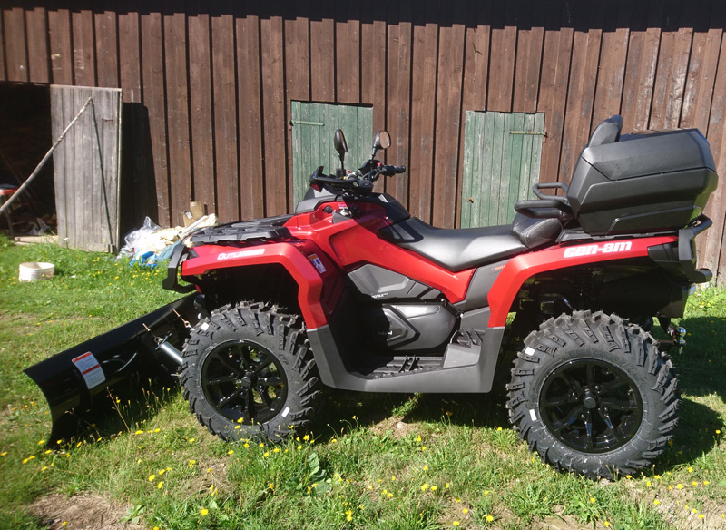 Röd fyrhjuling Can Am Outlander 650 MAX XT stulen i Boda strax söder om Bispgården. Våg med stölder just nu av fyrhjulingar i södra Norrland!